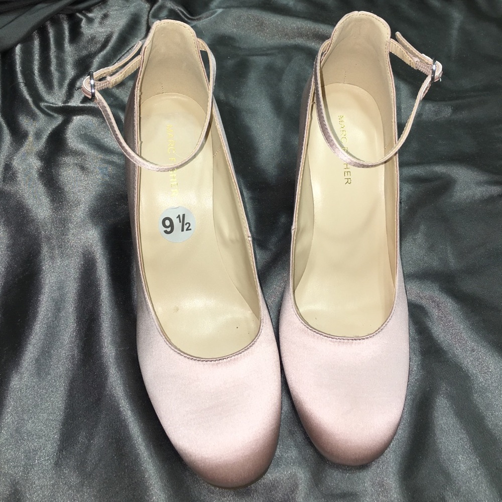 Brand new Marc Fisher Ankle strap chunky heel