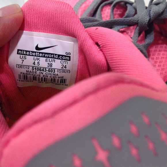 Nike shoes - Picture 2 of 3