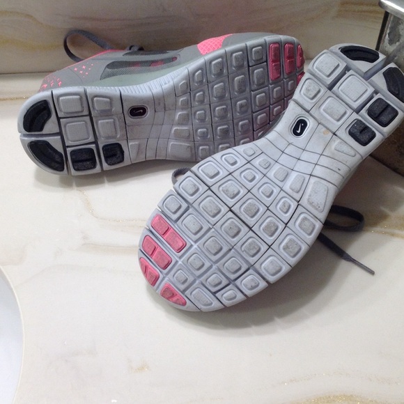 Nike shoes - Picture 3 of 3