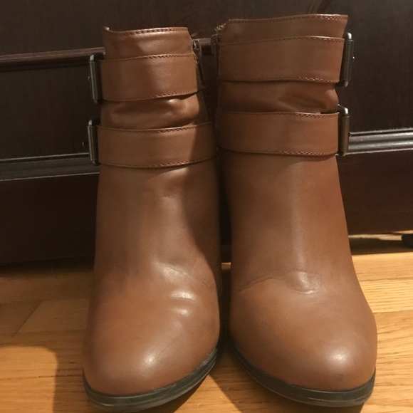 Express Ribbed Double Buckle Bootie - Picture 4 of 5