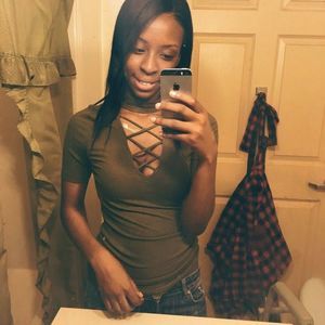 Meet your Posher, Danielle