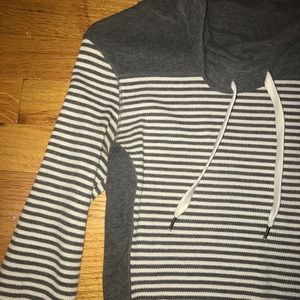 Stripped turtle neck sweatshirt