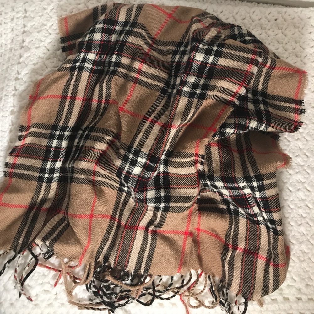 Beautiful Check Wool Scarf - Picture 2 of 4