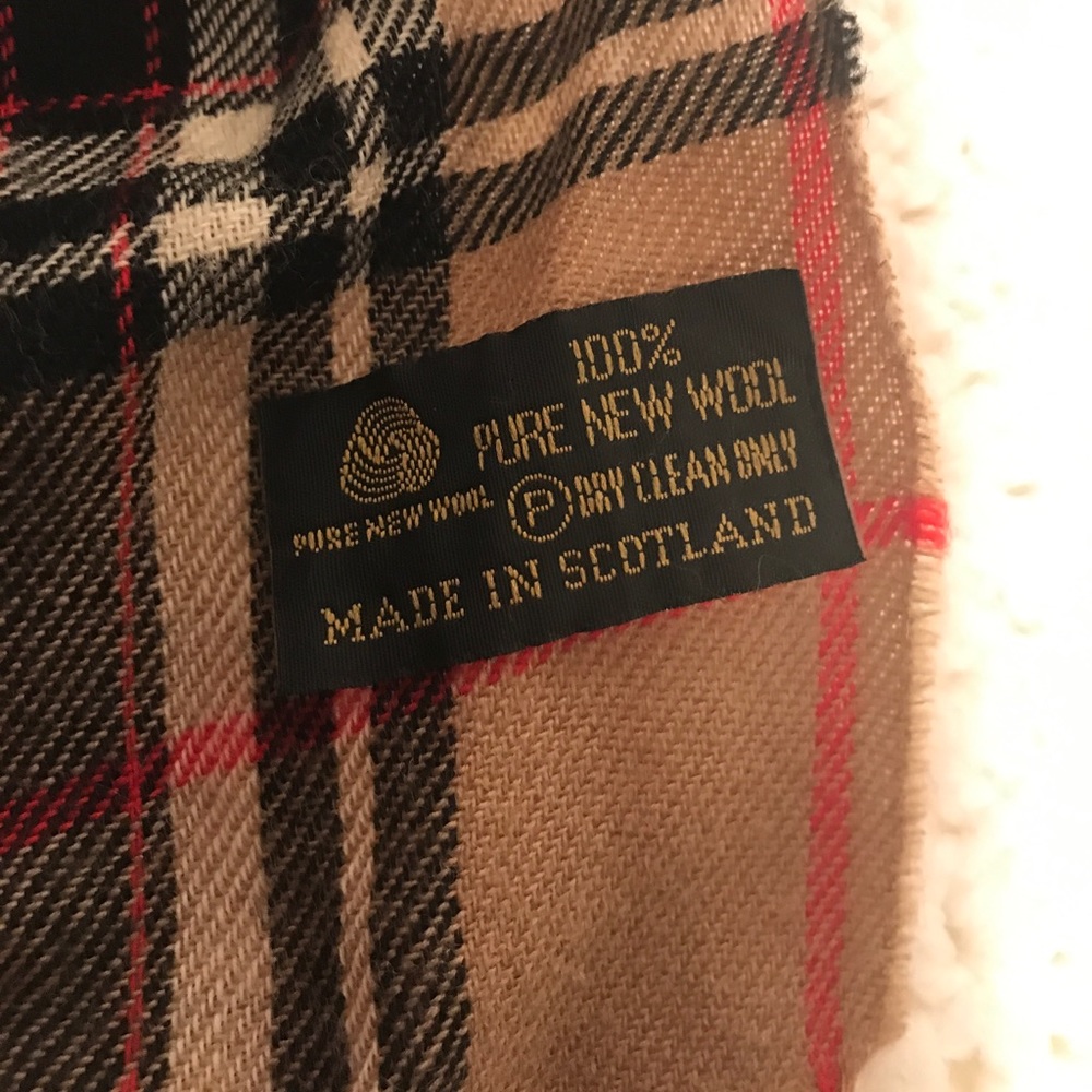 Beautiful Check Wool Scarf - Picture 3 of 4