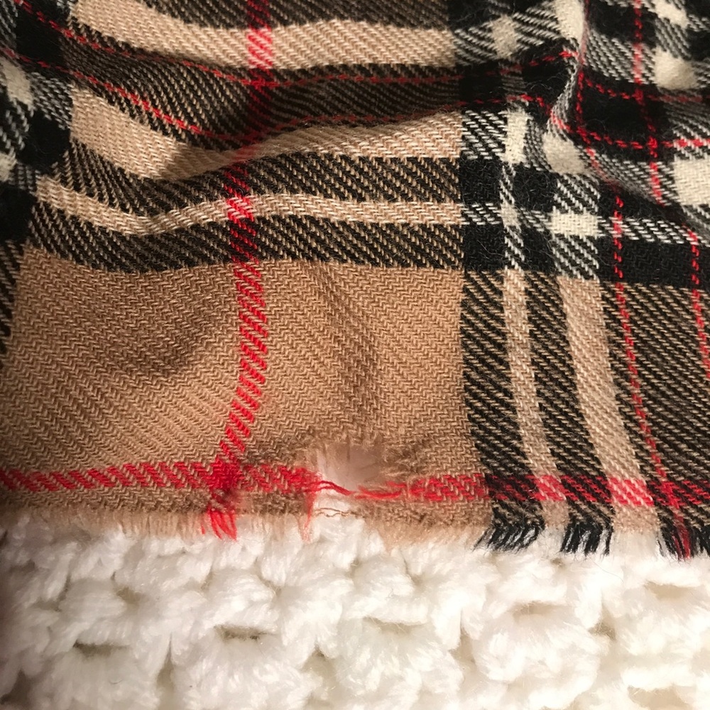 Beautiful Check Wool Scarf - Picture 4 of 4