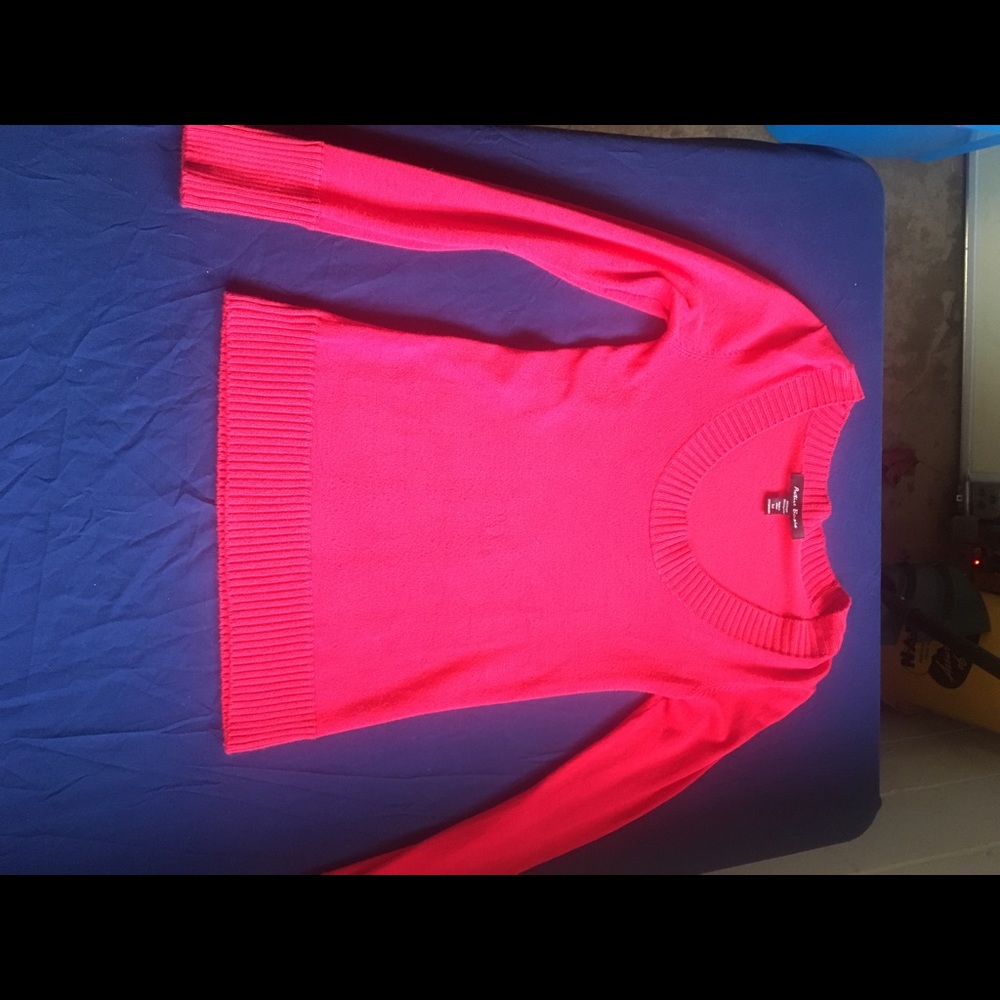 Active basic red sweater