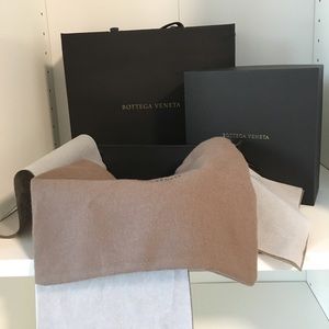 Bodega Veneta box and dust bag