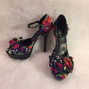 SATIN FLORAL HILLS SIZE 6M