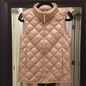 Uniqlo puffer vest, size small!