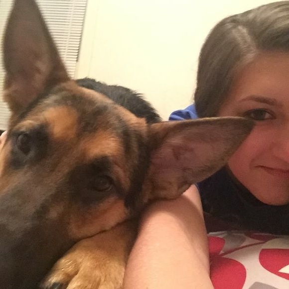 Meet your Posher, Mandi - Picture 3 of 3