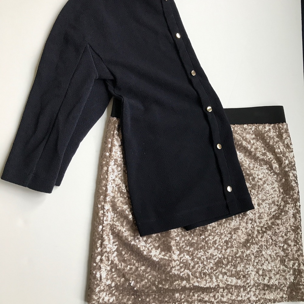 Gold sequin mini-skirt - Holiday season staple