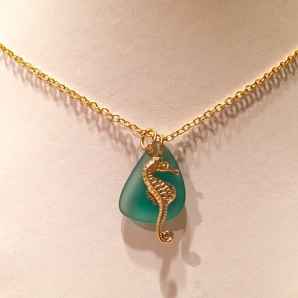 NWT "Sea Love" Charm Necklace with Seahorse - Picture 2 of 2