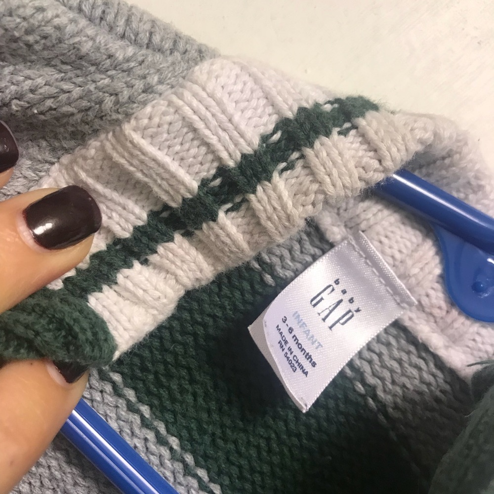 Button up sweater - Picture 3 of 3