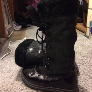Snow boots