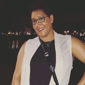 Meet your Posher, Lorie