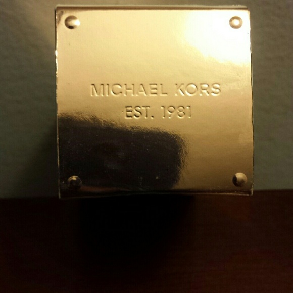 Michael Kors Rose Radiant Gold Perfume Spray - Picture 2 of 3