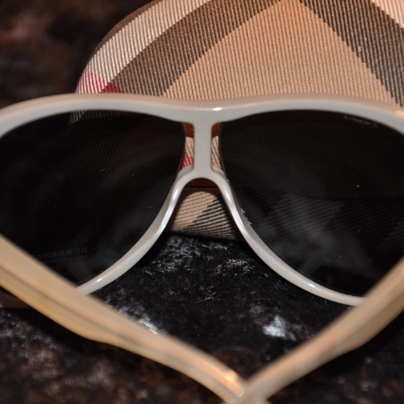 NEW BURBERRY GREY AVIATORS UNISEX SUNGLASSES main image 5