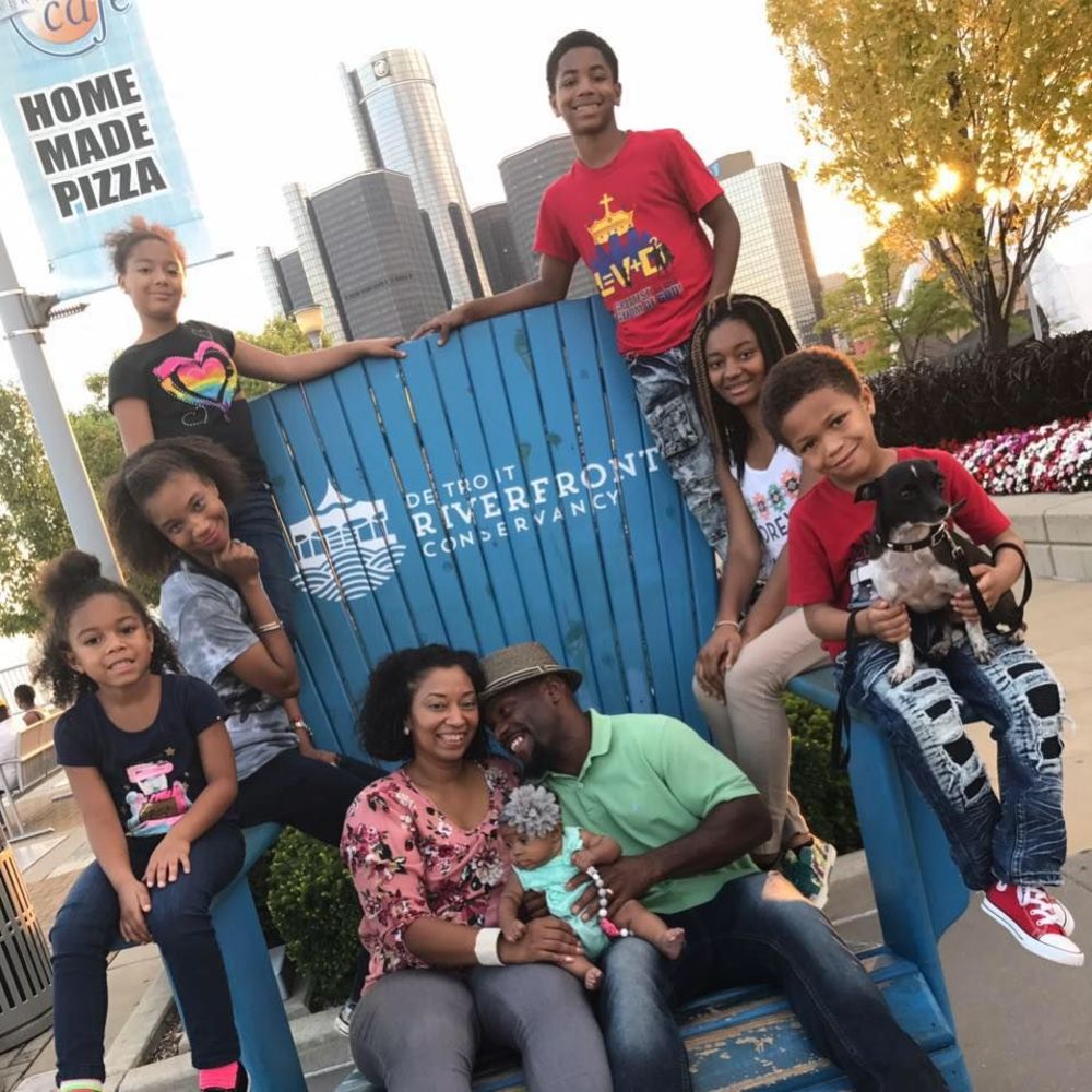 Meet your Posher, Azia