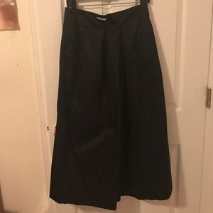 A black tome pants