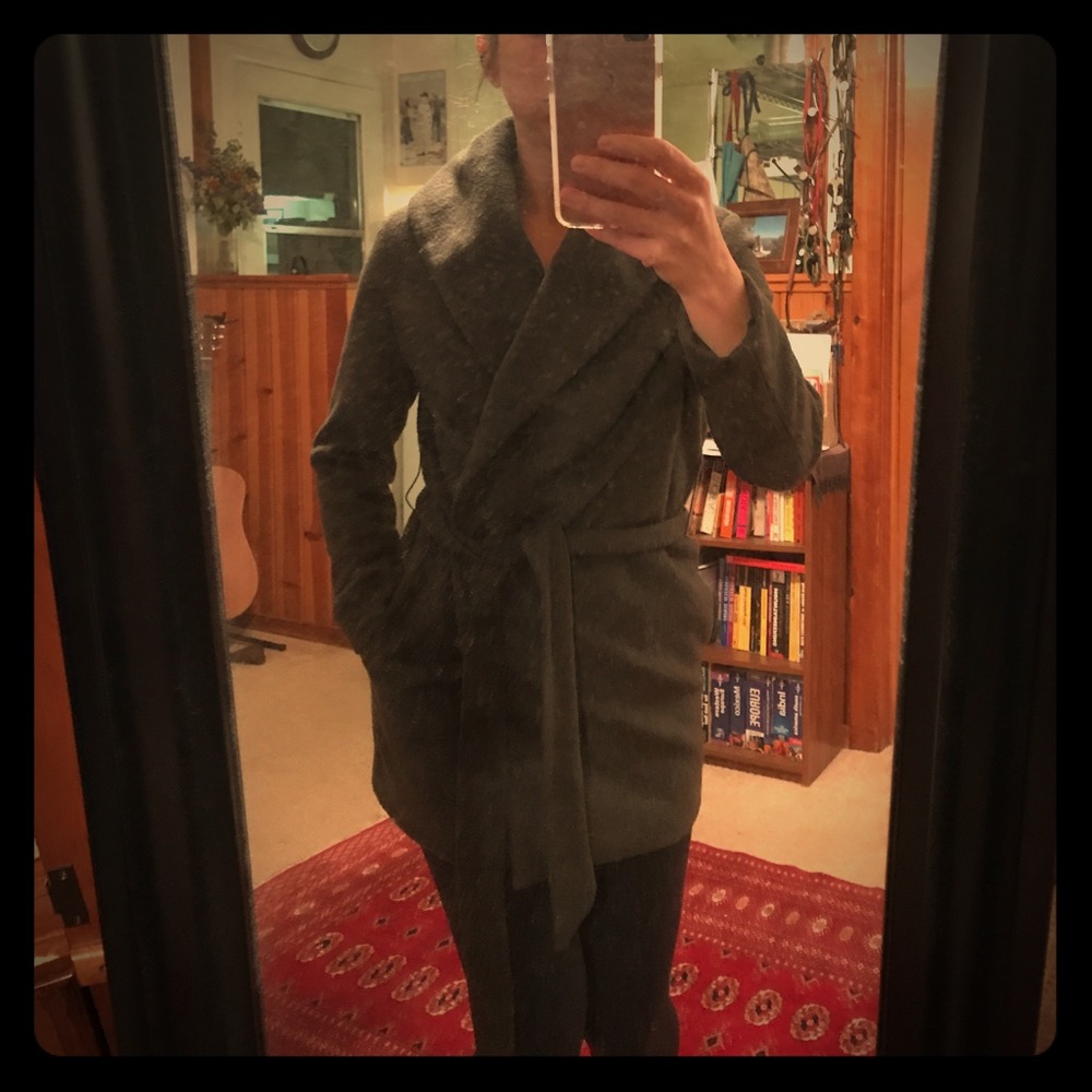 XS Old Navy wool/polyester olive green overcoat!