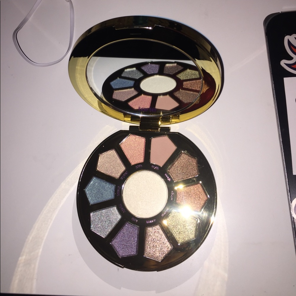 There highlighter eyeshadow palette