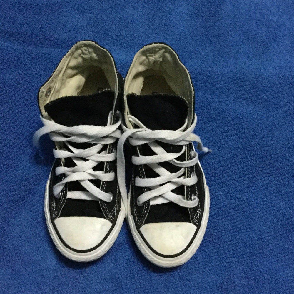 Black converse sneakers