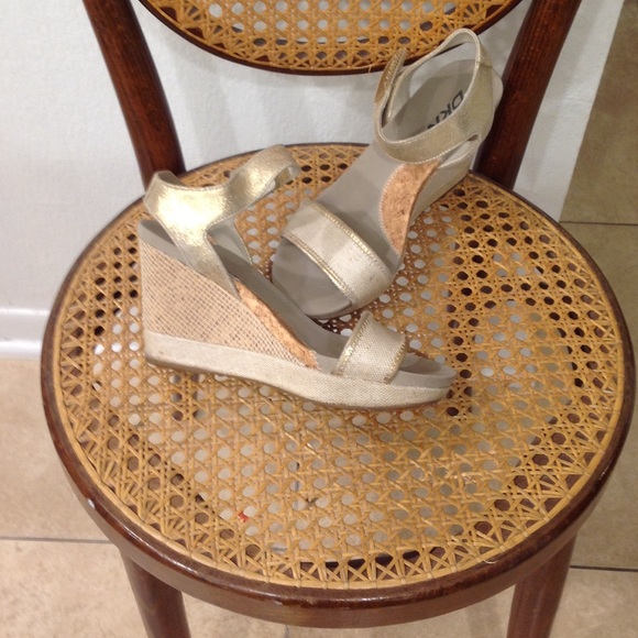 Shoes - Picture 2 of 2