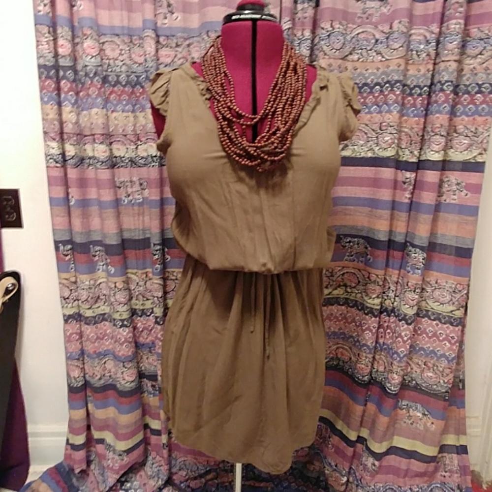 Soft green, ruffle sleeves and collar dress🍀