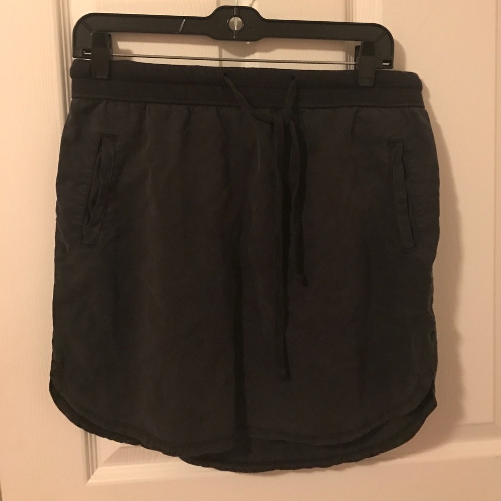 A black James perse skrit