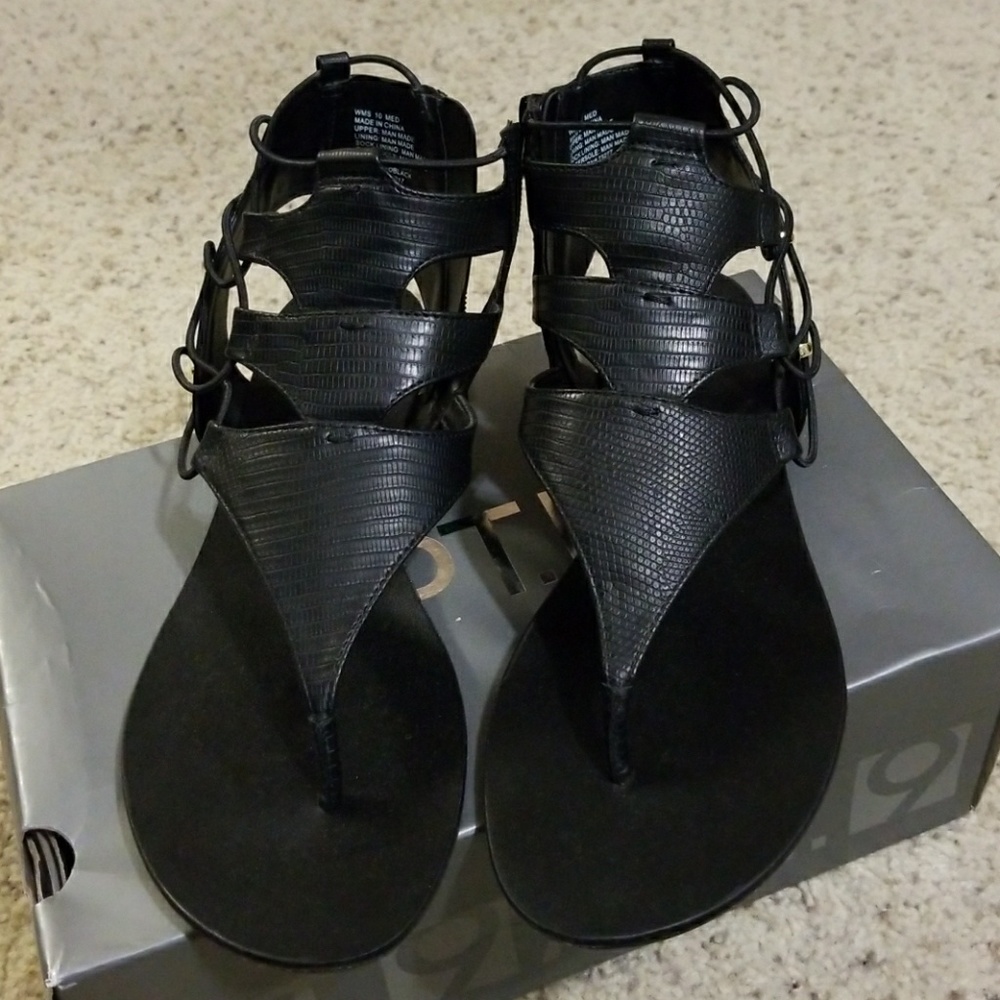 Apt 9 Apamused Black