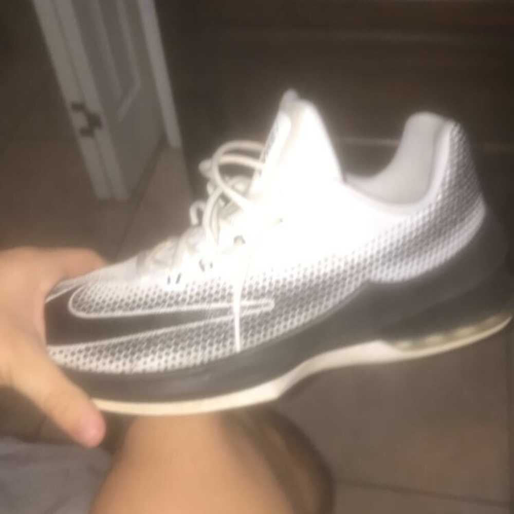 Men nike basketball shoes size 10