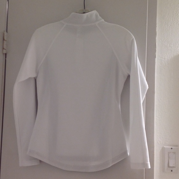 Workout top - Picture 2 of 3