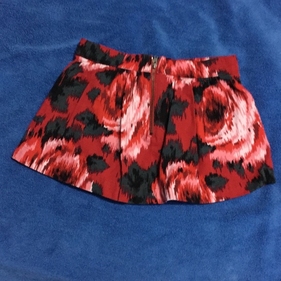 Skirt red gap size 5 - Picture 2 of 5