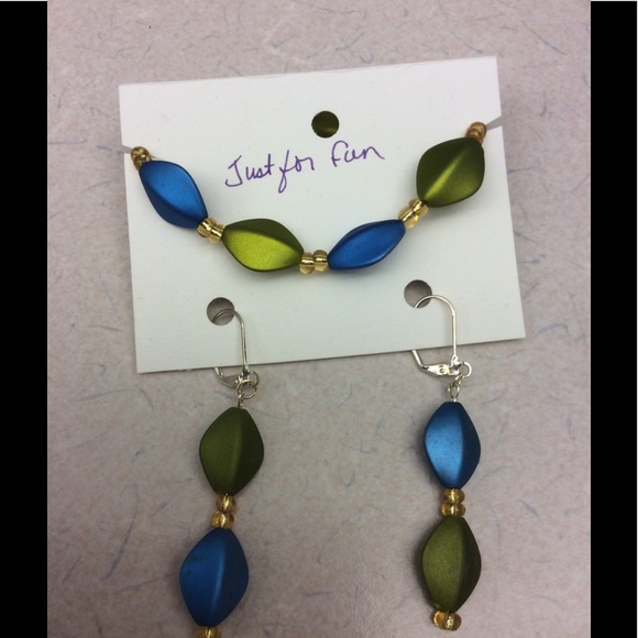 Bracelet & earrings - Picture 2 of 3