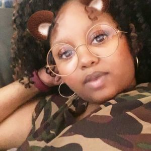 Meet your Posher, Tazell