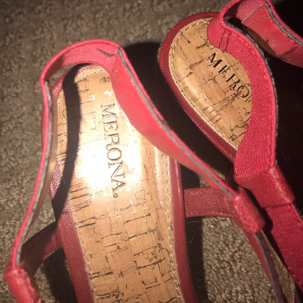 Red pumps - Picture 3 of 3