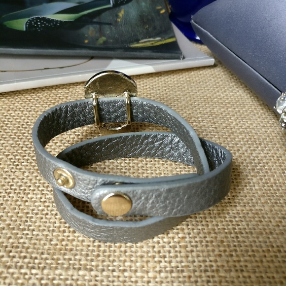 Gray bracelet with skull embellishments - Picture 6 of 8