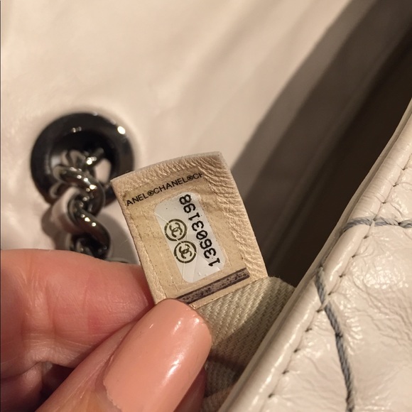 ❌SOLD!❌White leather Chanel bag. Fabulous! - Picture 6 of 8