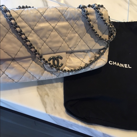 CHANEL Handbags - ❌SOLD!❌White leather Chanel bag. Fabulous!