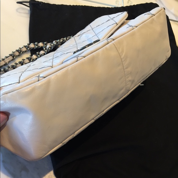 ❌SOLD!❌White leather Chanel bag. Fabulous! - Picture 3 of 8