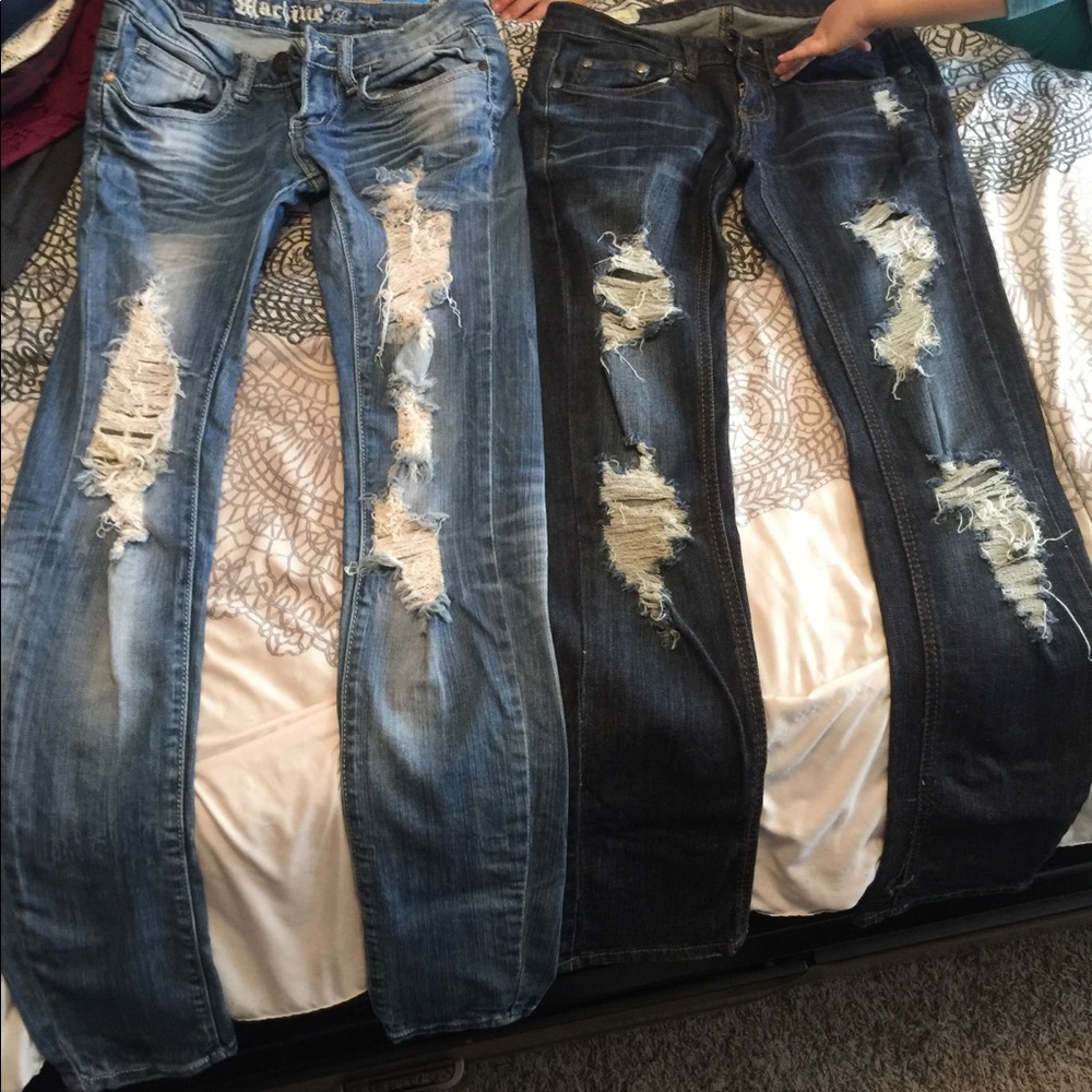 Distressed skinny jeans