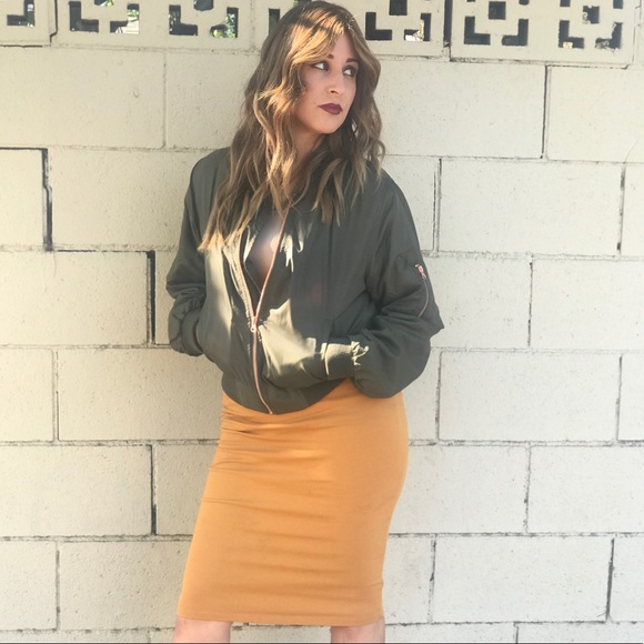 ✨LAST ONE ✨OLIVE BOMBER JACKET - Picture 5 of 6