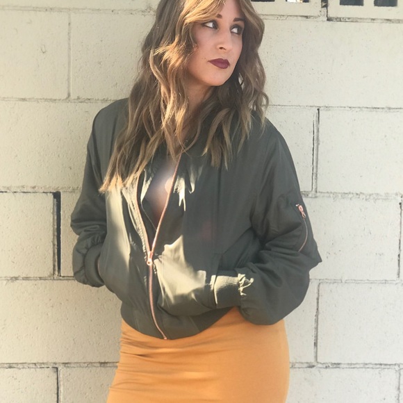 ✨LAST ONE ✨OLIVE BOMBER JACKET - Picture 4 of 6