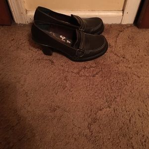 Mudd brown stacked heeled shoe with 3 inch heel.