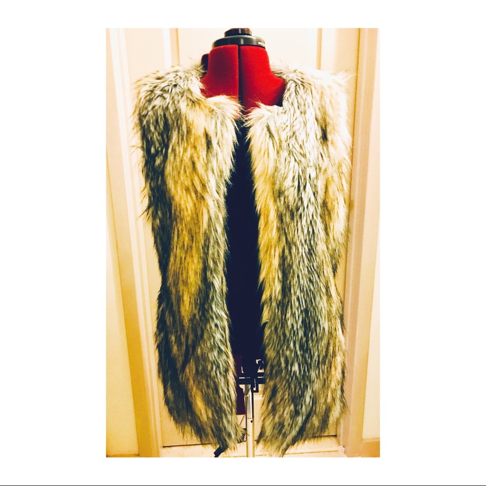 Xhilaration Faux Fur Vest Size LG