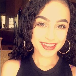 Meet your Posher, Samira