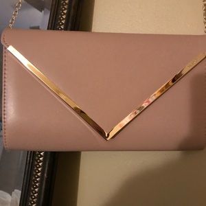 LIKE BRAND NEW! Gorgeous blush crossover bag