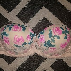 A Gel push-up bra