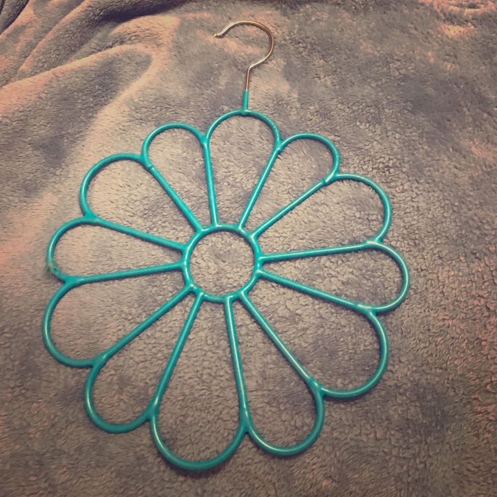 Scarf hanger