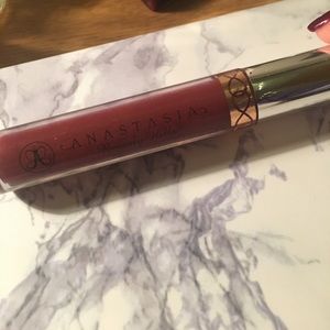 Anastasia Beverly Hills liquid lipstick ( heather)